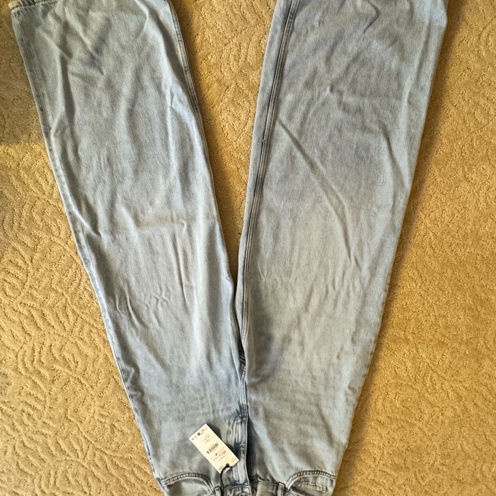 👖 ZARA Light Wash Straight-Leg Jeans – NWT – Size 8